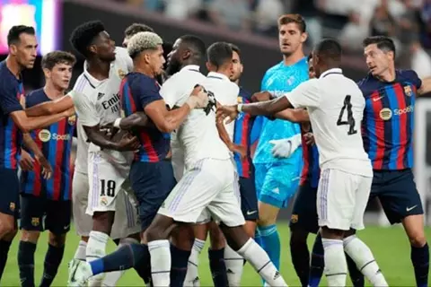  تشكيل ريال مدريد.. فينيسيوس وبنزيما في قيادة الهجوم لمواجهة برشلونة بنهائي السوبر الإسباني